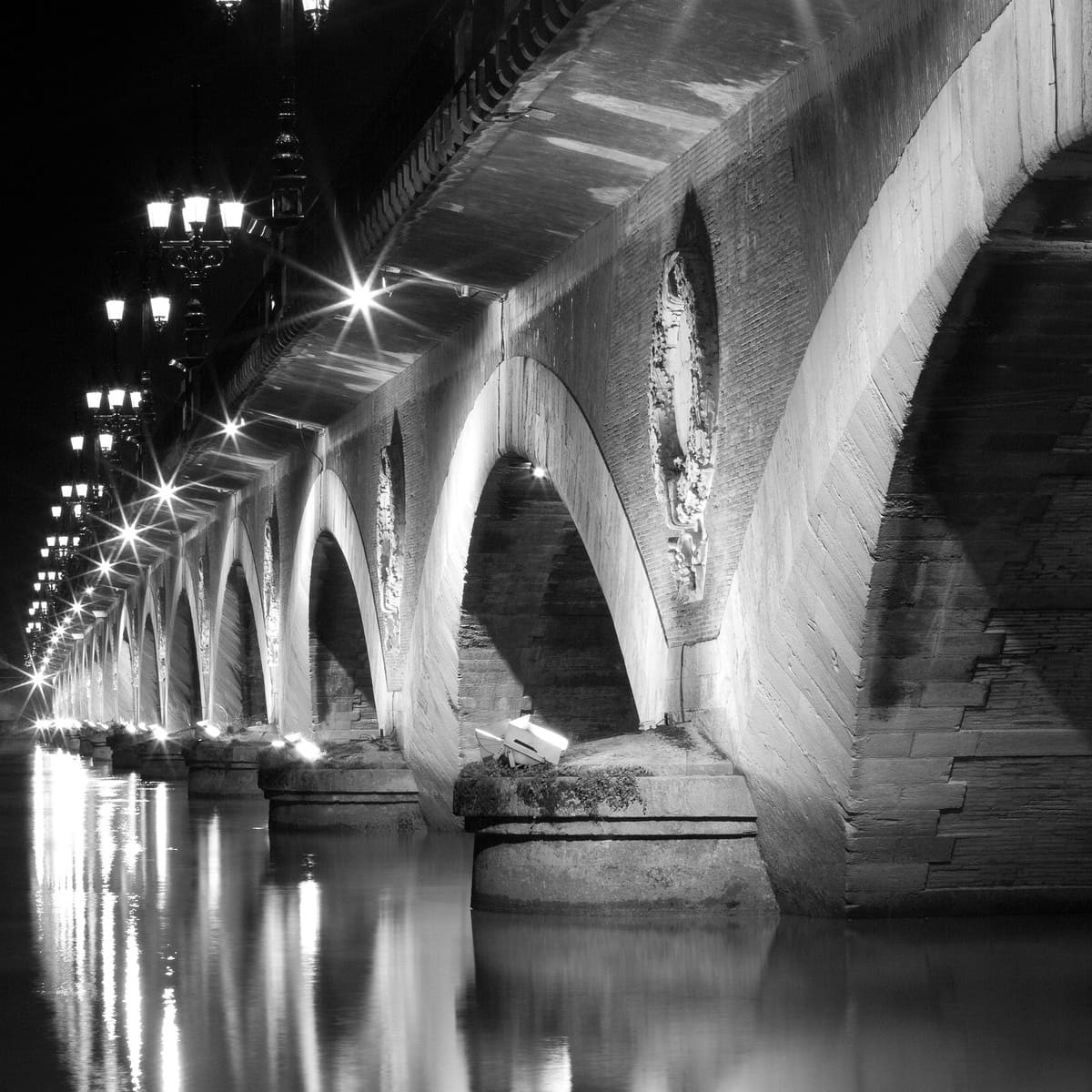 Tableau sur toile pont pierre bord noir et blanc 45x45 cm