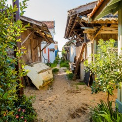 Tableau sur verre le village de l'Herbe 30x30 cm