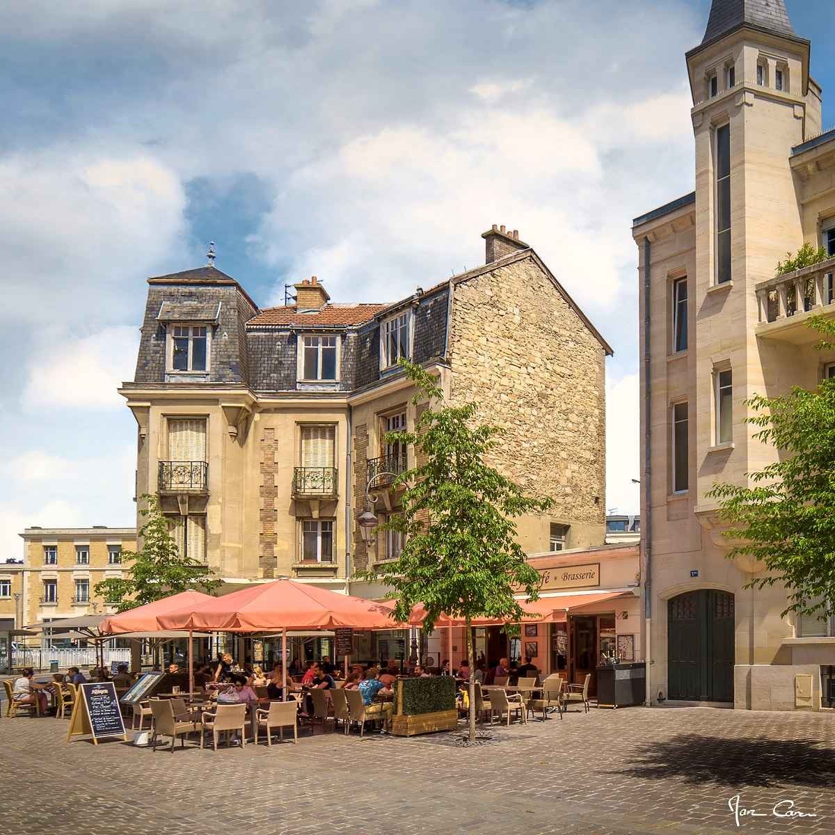 Tableau sur toile brasserie Cardinal Reims 65x65 cm Tableau sur toile brasserie Cardinal Reims 65x65 cm