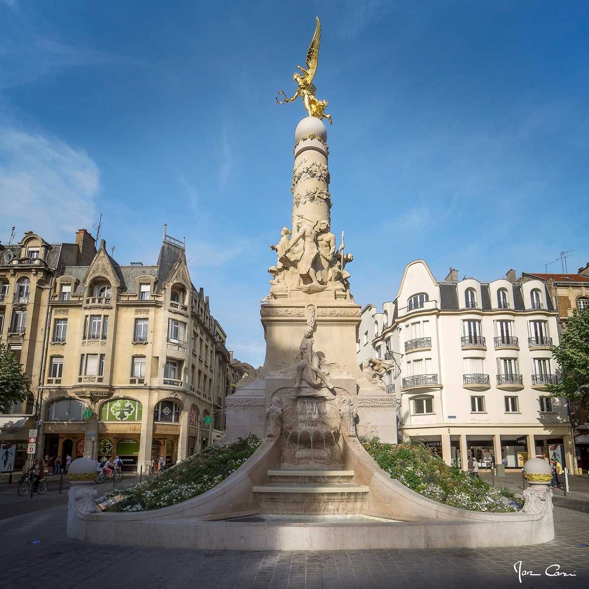 Tableau sur toile colonne victoire de Reims 65x65 cm