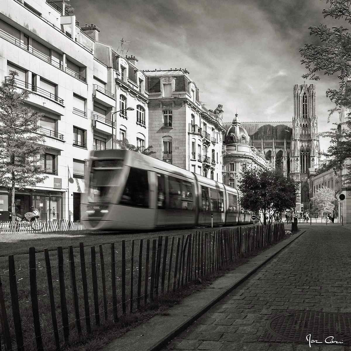 Tableau sur toile tram cours Langlet de Reims 45x45 cm