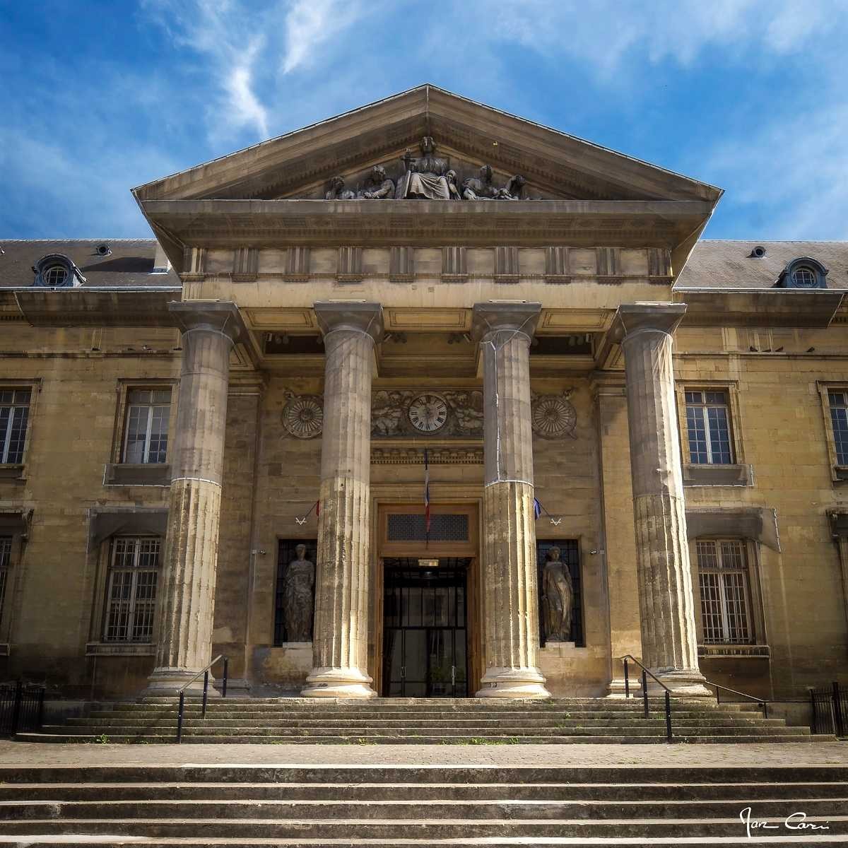 Tableau sur toile façade palais de justice de Reims 65x65 cm