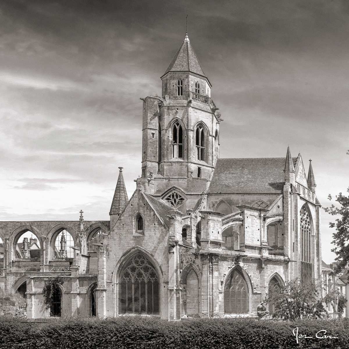 Tableau sur toile église Saint-Étienne-le-vieux noir et blanc 45x45 cm