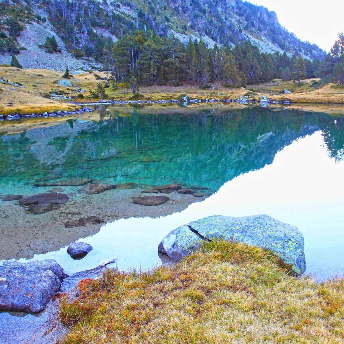 Tableau sur toile vue lac Pyrénées Tableau sur toile vue lac Pyrénées