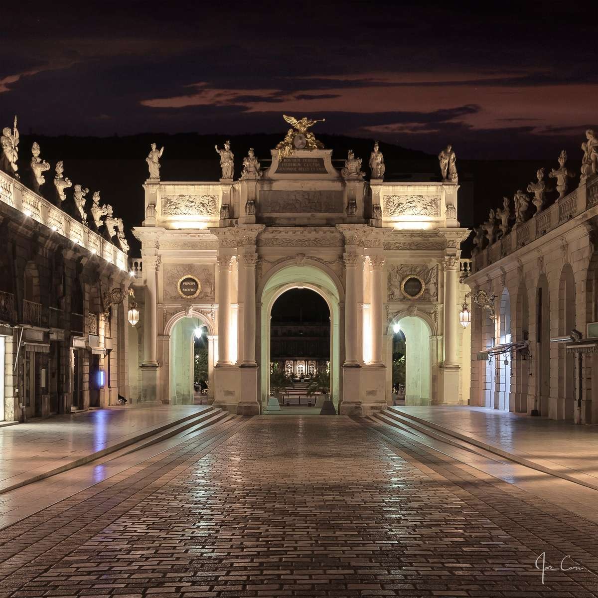 Tableau sur toile Arc Héré la nuit Tableau sur toile Arc Héré la nuit