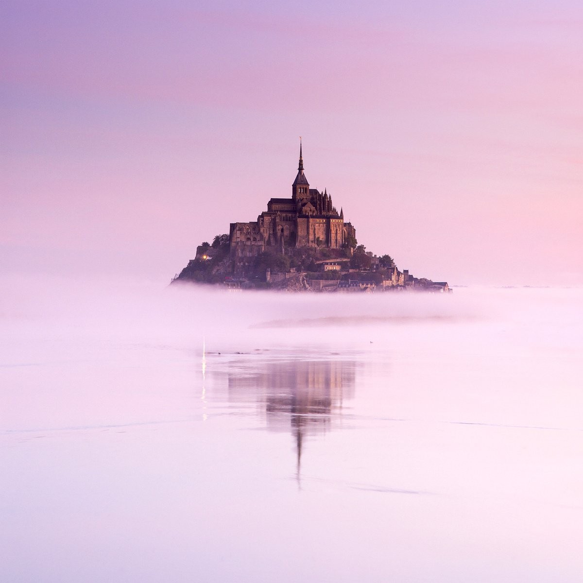 Tableau sur toile Mont-Saint-Michel rosé