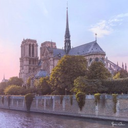 Tableau sur verre synthétique Notre Dame depuis la Seine 90x90 cm