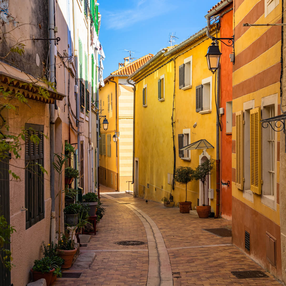 Tableau sur toile ruelle de Cassis Tableau sur toile ruelle de Cassis