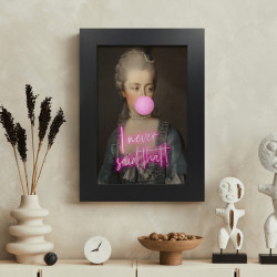 Tableau portrait baroque pop sur verre synthétique avec cadre noir mat 39x54 cm ambiance